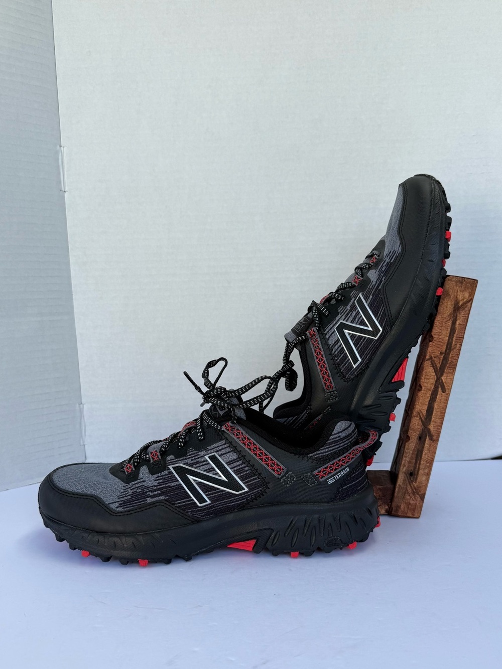 New Balance 410 V6 MT410LB6 Running Trail Shoes Mens 9 Black Gray No Box New